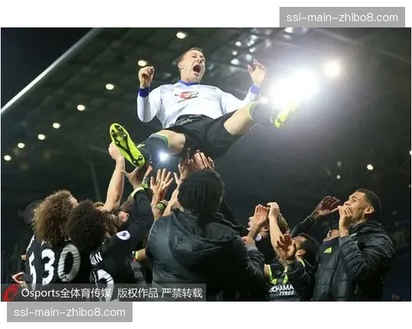 巴黎FC戈里替补登场双响绝杀,狂奔半场与球迷疯狂庆祝 巴黎FC戈里替补登场双响绝杀,狂奔半场与球迷疯狂庆祝