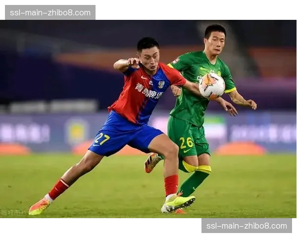 李在城的前场逼抢和跑动覆盖是韩国队第一道防线，他的体能消耗对球队战术至关重要。
